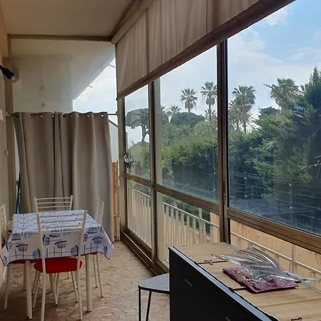 Palais Des Festivals Un Pied Dans L'eau דירה